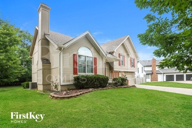 8236 N Hope Ave in Kansas City, MO - Foto de edificio - Building Photo