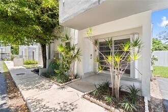 3597 SW 17th St in Miami, FL - Building Photo - Building Photo