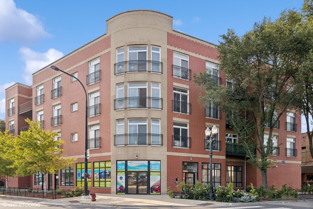 2520 S Oakley Ave in Chicago, IL - Building Photo