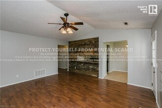 3161 W Oakfield St in Fayetteville, AR - Foto de edificio - Building Photo