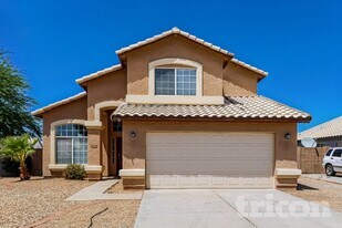 8566 W Denton Ln in Glendale, AZ - Building Photo