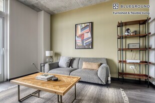 150 N Ashland Ave, Unit SI FL8-ID1053 in Chicago, IL - Building Photo