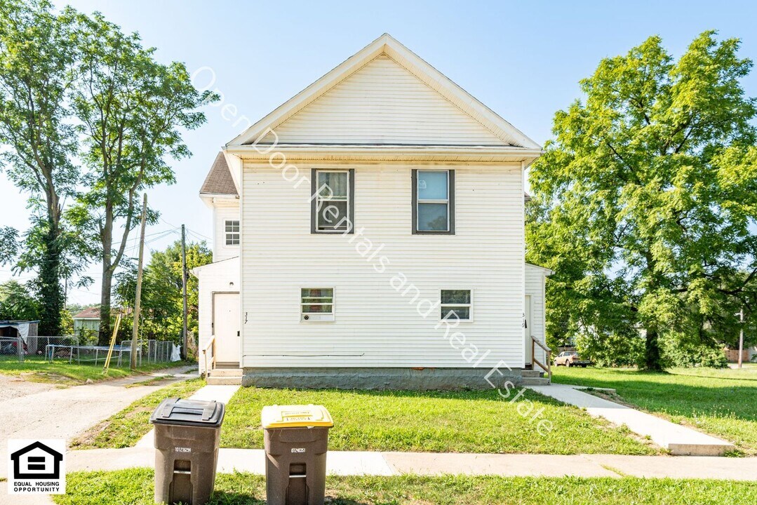 317-319 W Masterson Ave in Fort Wayne, IN - Building Photo