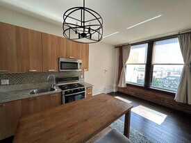 460 S Spring St in Los Angeles, CA - Building Photo