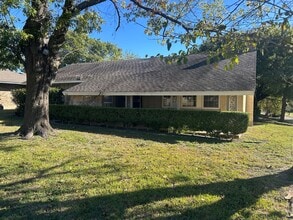 950 Magnolia Ln in Lancaster, TX - Building Photo - Building Photo