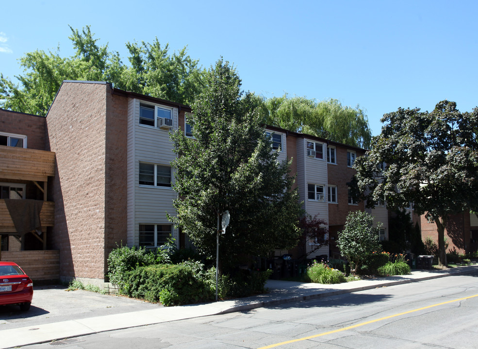 301-309 Melita Cres in Toronto, ON - Building Photo