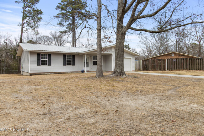 102 Walnut Creek Rd in Jacksonville, NC - Building Photo - Building Photo