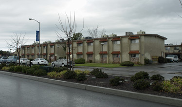 Sherwood Pointe Apartments in Madera, CA - Building Photo - Building Photo