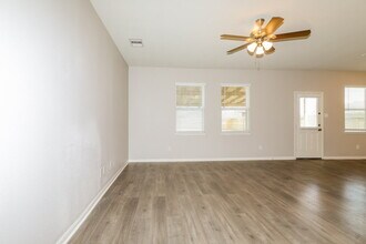 28009 Irving Dr in Magnolia, TX - Building Photo - Building Photo