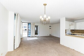 2215 Aloha Dr in Honolulu, HI - Foto de edificio - Building Photo