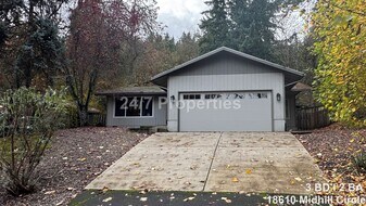 18610 Midhill Cir in West Linn, OR - Building Photo