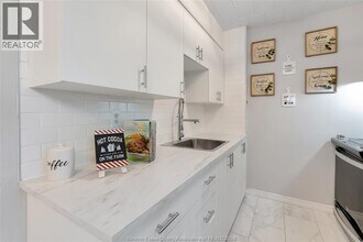 6635 Thornberry Crescent in Windsor, ON - Building Photo - Building Photo