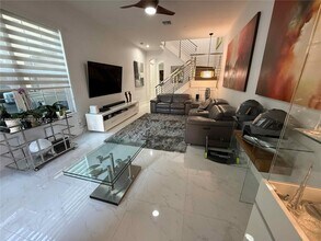 6923 Julia Gardens Dr in Coconut Creek, FL - Building Photo - Building Photo