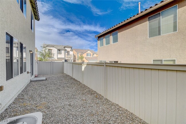 5618 Moccasin Point St in Las Vegas, NV - Building Photo - Building Photo