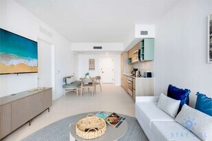 601 NE 1st Ave in Miami, FL - Building Photo