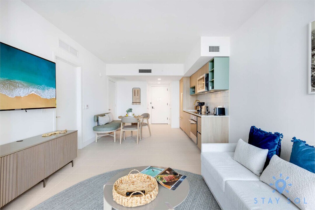 601 NE 1st Ave in Miami, FL - Building Photo