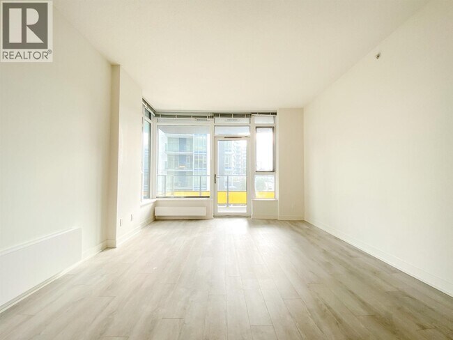 8850 University Crescent in Burnaby, BC - Building Photo - Building Photo