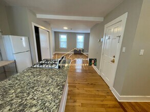 39 Beacon St, Unit 3 in Chelsea, MA - Foto de edificio - Building Photo