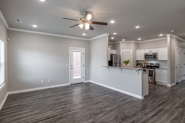 Summit Townhomes in Rogers, AR - Foto de edificio - Interior Photo