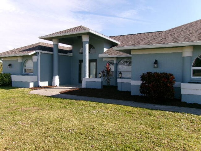 1709 NW 36th Pl in Cape Coral, FL - Building Photo - Building Photo