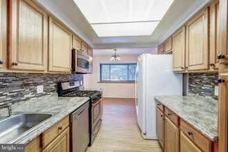 1502 Farsta Ct in Reston, VA - Building Photo - Building Photo