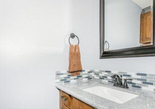 142 E. Wood in Clearwater, KS - Foto de edificio - Building Photo