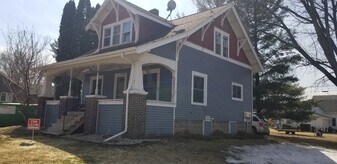 123 N Thomas St, Unit #B in Loyal, WI - Building Photo