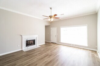 4011 Chesapeake Way in Memphis, TN - Foto de edificio - Building Photo