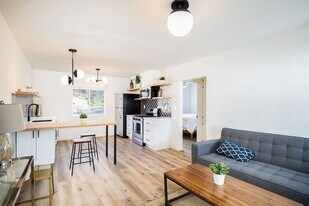 255 S Ave 55 in Los Angeles, CA - Building Photo