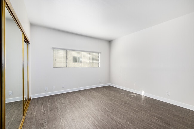 Citronia Luxe Towers Apartments in Northridge, CA - Building Photo - Interior Photo