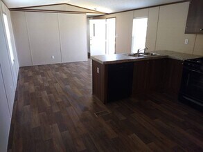 212 E 5th Ave in Winfield, KS - Building Photo - Building Photo