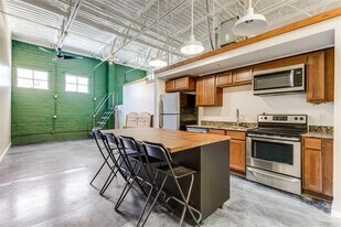 1813 Clarence St in Dallas, TX - Building Photo