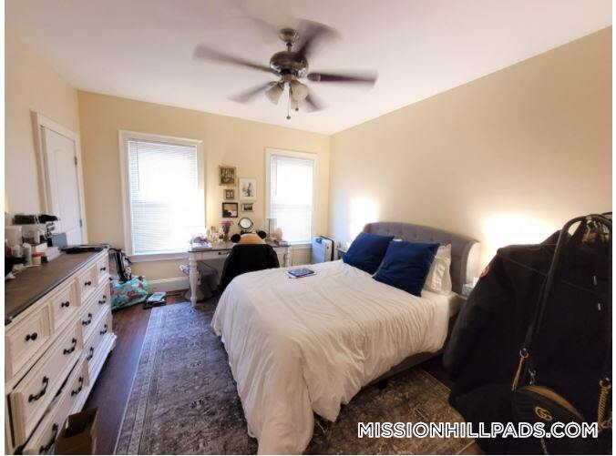 81 Hillside St in Boston, MA - Building Photo