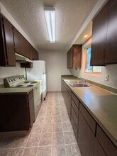 1005 Prescott Ln in Springfield, OR - Building Photo - Building Photo