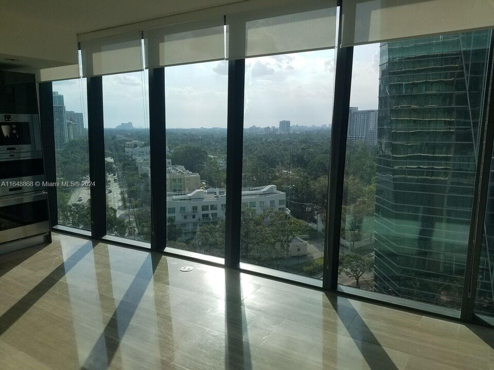 1451 Brickell Ave, Unit 1206 in Miami, FL - Building Photo