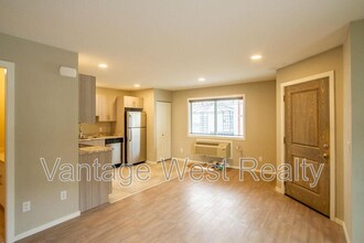 675 Christleton Ave in Kelowna, BC - Building Photo - Building Photo