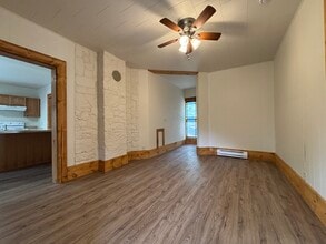 1023 E Grand Ave, Unit 1023.5 in Eau Claire, WI - Foto de edificio - Building Photo