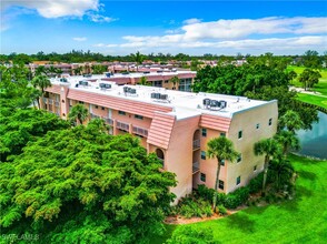 100 Forest Lakes Blvd in Naples, FL - Building Photo - Building Photo