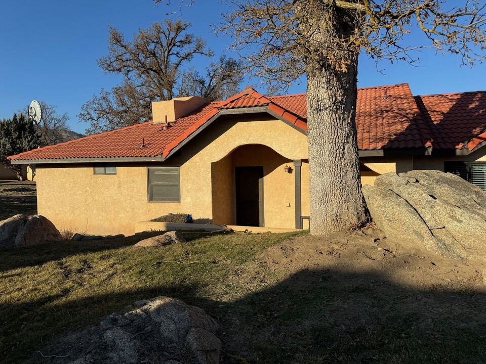 28881 Shannon Ct in Tehachapi, CA - Building Photo