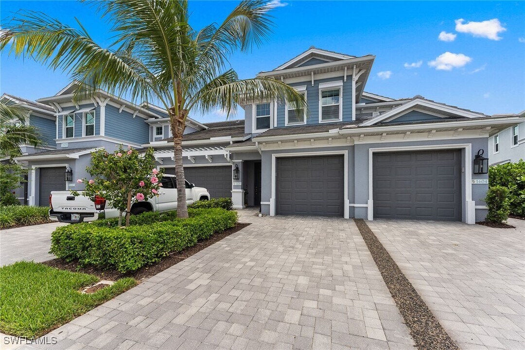 2609 Seychelles Cir in Naples, FL - Building Photo