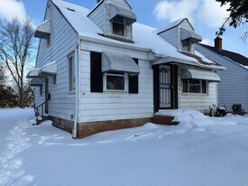 15305 Benhoff Dr in Maple Heights, OH - Building Photo