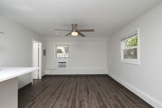 10002 1/2 Pinewood Ave in Los Angeles, CA - Building Photo - Building Photo