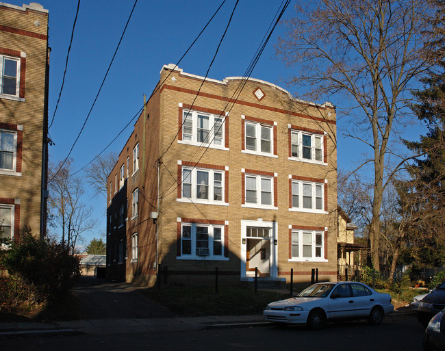 66-68 Wilson St in Hartford, CT - Foto de edificio - Building Photo