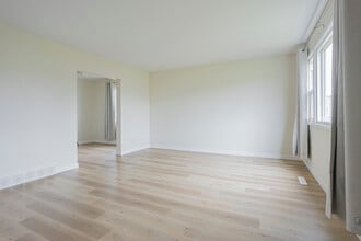Trevella Townhomes in Calgary, AB - Building Photo - Interior Photo