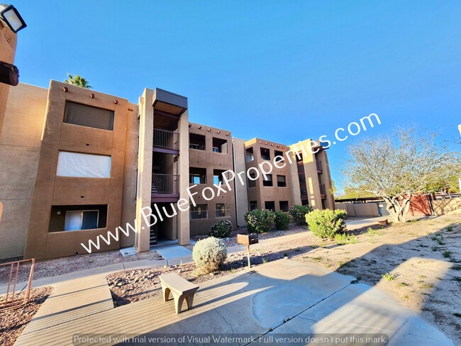 property at 1810 E Blacklidge Dr