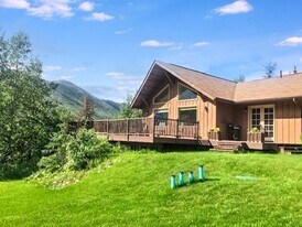 430 Wolf Dr in Anchorage, AK - Building Photo