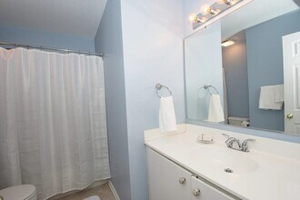 327 Thyme Ln in Philadelphia, PA - Building Photo - Building Photo