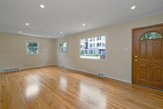 5934 N Lydell Ave in Whitefish Bay, WI - Building Photo - Building Photo