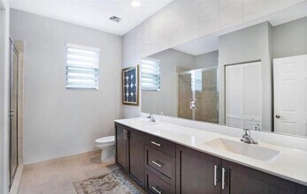 1513 SW 28th St in Fort Lauderdale, FL - Foto de edificio - Building Photo