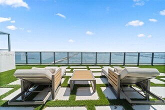 3131 NE 7th Ave, Unit UPH5303 in Miami, FL - Building Photo - Building Photo